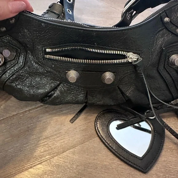 Balenciaga Le Cagole Shoulder Bag with Textured Finish - Picture 7 of 12